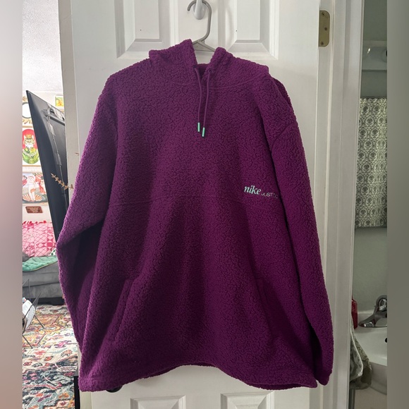 Nike Tops - Women’s Nike Therma Fit Hoodie size XL